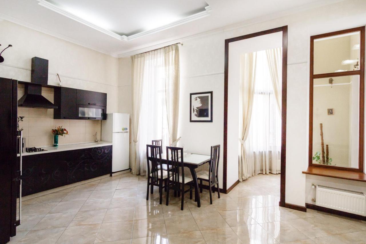 Downtown Prestige Apartment Odessa Exterior foto